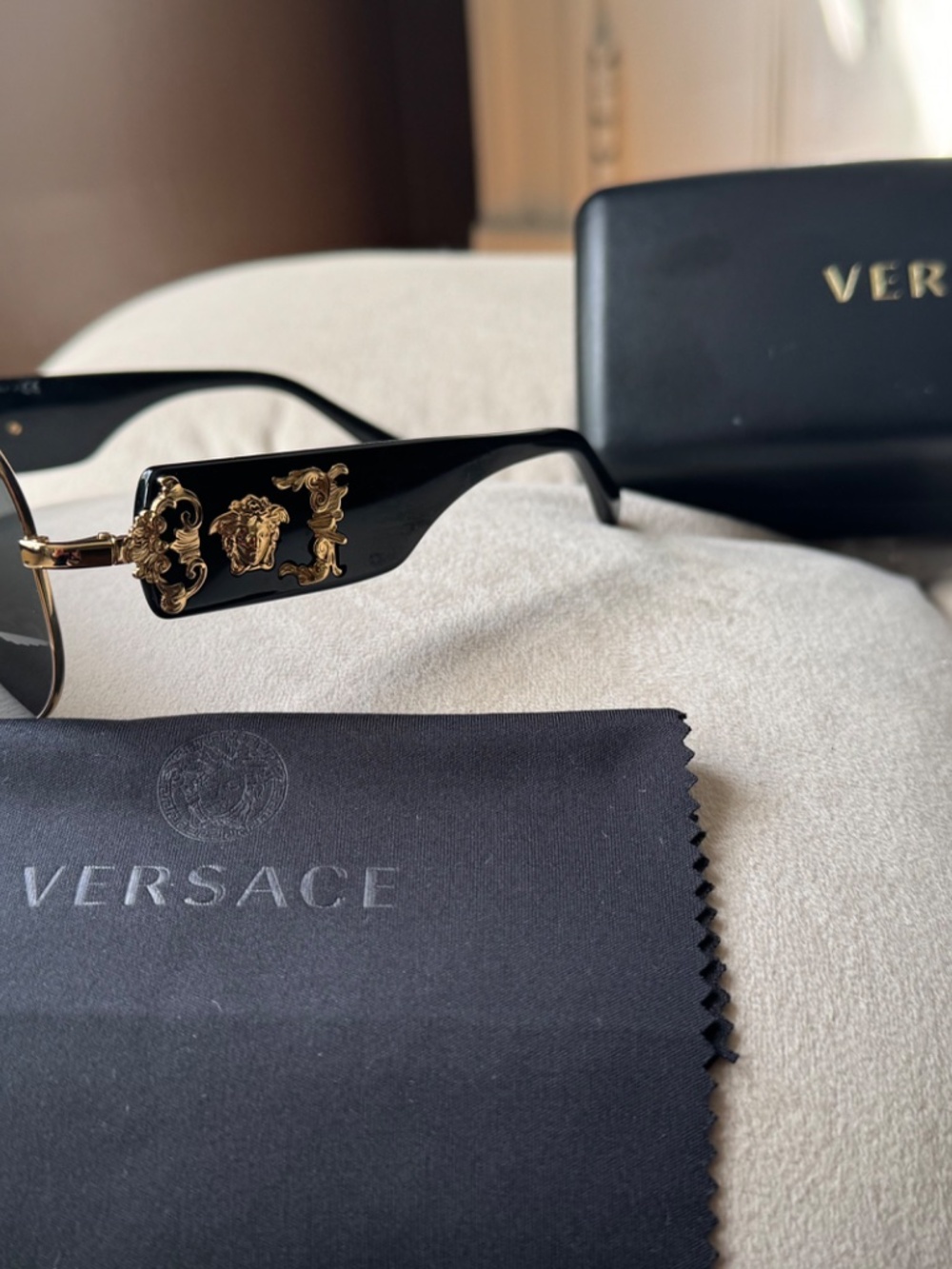 Versace Singlasses - Picture 6 of 8